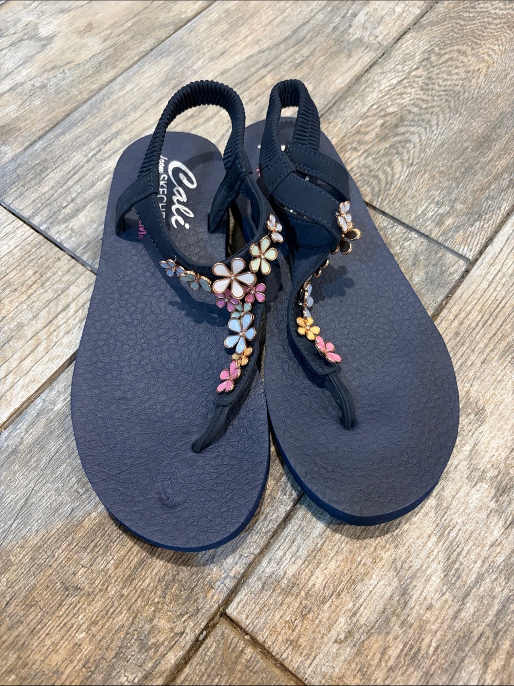 Cali from Skechers yoga foam glass daisy slingback sandals size 9 or 10